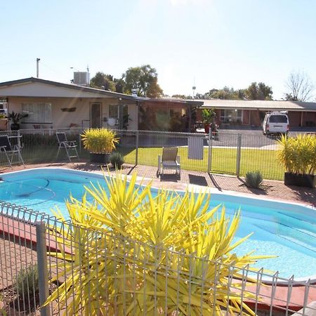 Cross Roads Motel Cobar Buitenkant foto